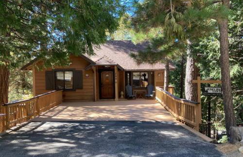 Cozy 3BR Dog-Friendly Cabin- Level 2 EV Chgr - Photo 7