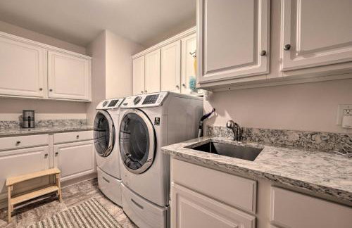 Spacious Lakefront Home with Sunroom and Bar! - Photo 36