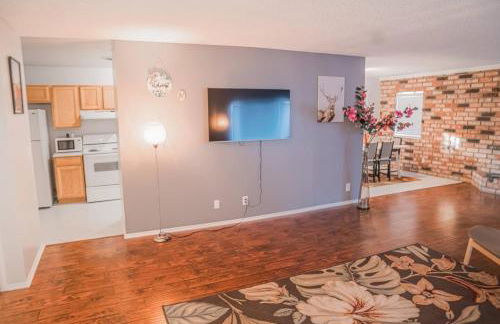 Enchanting Garden with Luxe Jacuzzi Spacious Yard - Foto 34