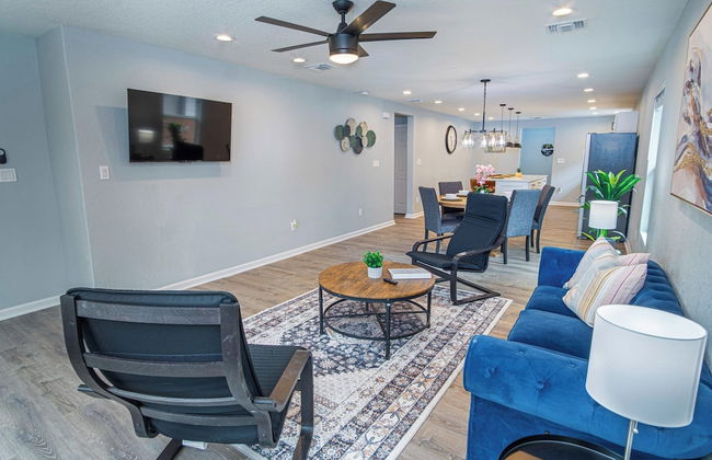 Spacious Delightful 4 BR/ 3 BA Close to Downtown - Foto 22