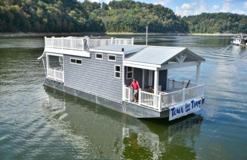 TV Blue Tiny Houseboat at Lake Cumberland Marina - Photo 2