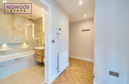 Brand New Premium Serviced Apartments, Free Parking, High-Speed WiFi By Redwood Stays - Foto 66