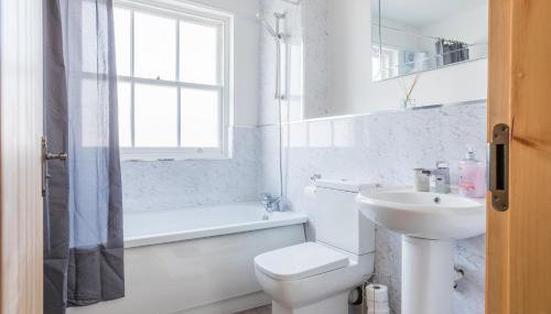 Manchester Retreat, Free Parking & Sleeps 5 - Foto 2, towels, Shower