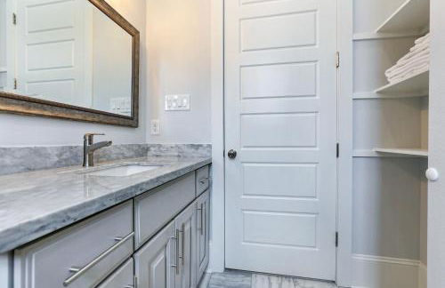 Hosteeva Amazing 4 BR Modern Condo with Balcony Near Frnch Quarter - Foto 56