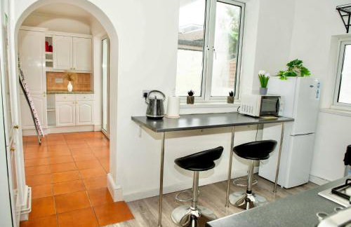 Ground Floor 2 Bedroom Apartment Southsea - Free Parking - Foto 9