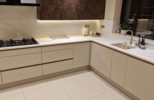 5 Bed 5 Bath Luxury Home Near Heathrow Free Parking - Foto 12