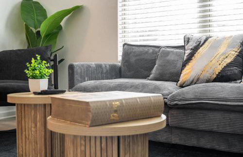 4BR Townhouse King Bed 2-Story Near NC State - Foto 11