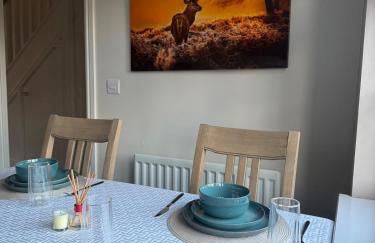 Large 3 Bed Home - Coop Live -Free parking - Foto 24