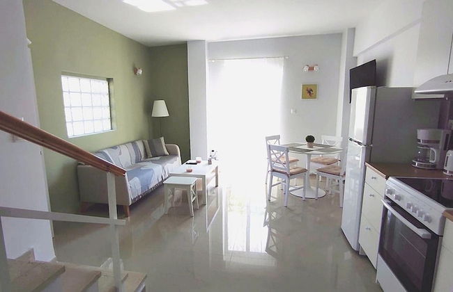 Myra Stunning Seaview Maisonette - Foto 2