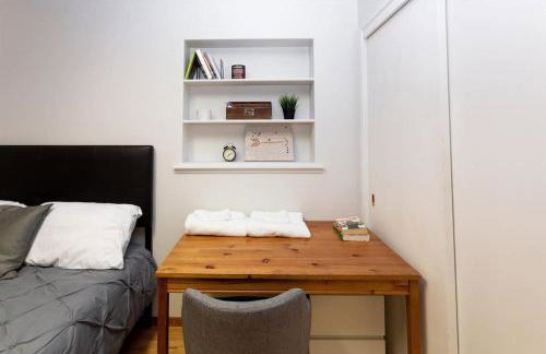 SunHouse 1410sqft BBQ 3xTVs Pets W/D Backyard - Photo 17