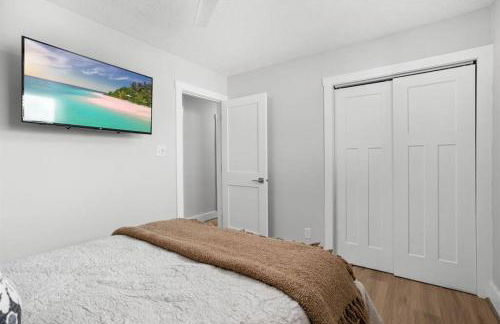 Newly Renovated Retreat 30mins to Downtown Indy - Photo 7