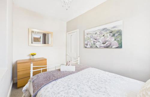 RestfullStays- 3 Bedroom, 4 Bed House FREE PARKING - Foto 19