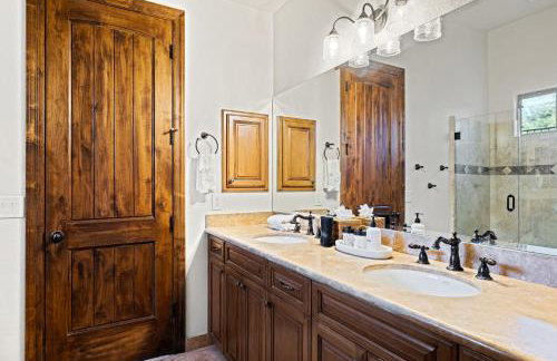 Desert Oasis with Pool Black Mountain Views - Photo 40