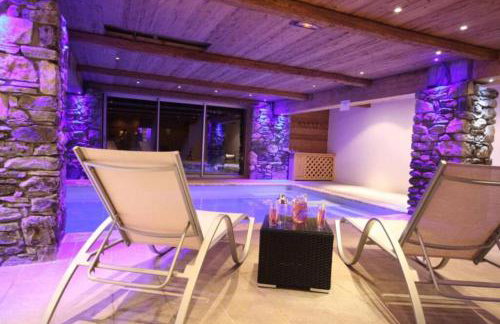 Spacieux Chalet 19pers, Piscine, Jacuzzi, Sauna & Salle de Jeux - Foto 44
