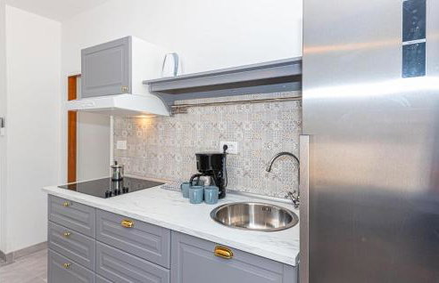 Nice Apartment In Danilo With Wifi - Photo 17