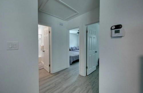 Spacious Home Sleeps 16 - Private Pool Near IMG - Foto 2