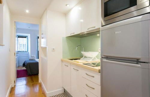 JOIVY Cosy 1-bed flat w/balcony in Alfama, moments from the Port - Foto 27