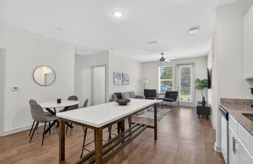 Cozy 2 BR Apt |King Bed |Pool |Gym| Close to Mayo - Foto 6