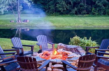 The Villa - Industrial Farmhouse with Hot Tub - Photo 10