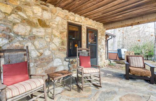 Peaceful Hendersonville Cabin - Hot Tub & Fire Pit - Foto 35