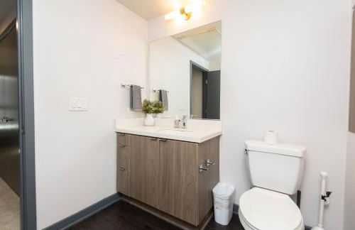 Lovely 3BR Apt With Balcony And Rooftop Pool Plus Views - Foto 9