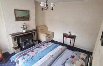 Barking London House sleeps 12 - parking - train tube - airport - Foto 45