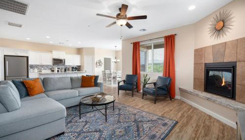 Stunning Views + Hot Tub + Location! 3 bed/3 bath - Foto 3