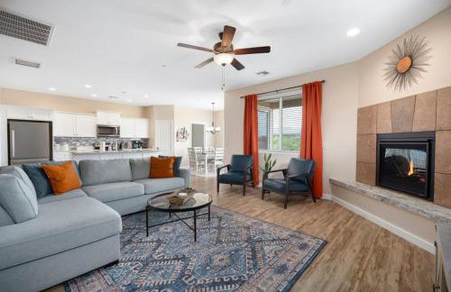 Stunning Views + Hot Tub + Location! 3 bed/3 bath - Foto 3