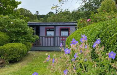 The Fabulous flower hut - Photo 20