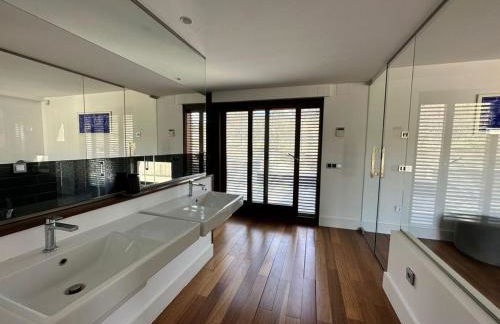 Villa Moderna Exclusiva con Jardín Privado La Villa de Sevilla - Foto 25