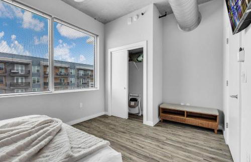 Chic 2BR Getaway Walk to Breweries and Art Walk - Photo 26