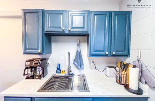 The Moose #5 - Modern Comfy Studio with King Bed, Free Parking & Fast WiFi - Foto 20