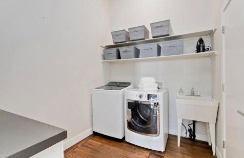 The Penthouse Loft in the Heart of Old Town! - Foto 51