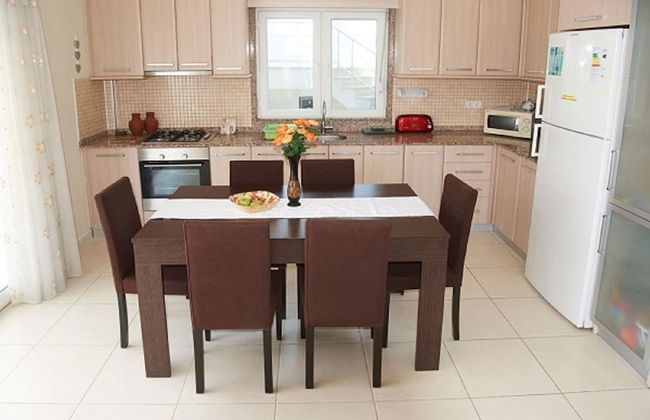 Spacious 2 Bed 2 Bath Home in one of Side's Most Popular Communities - Foto 9