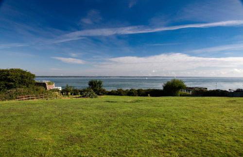 Fort Victoria Cottages - Sea View Cottage - Photo 22