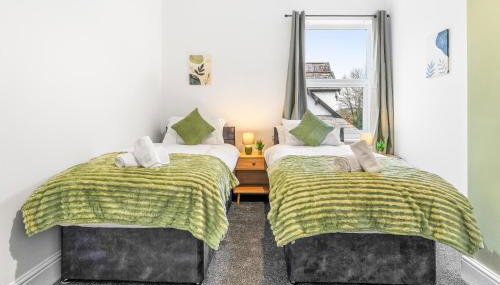 Comfortable 4 Bed Home - Free Parking & Fast WiFi - Foto 4