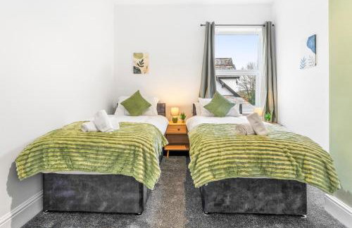 Comfortable 4 Bed Home - Free Parking & Fast WiFi - Foto 4