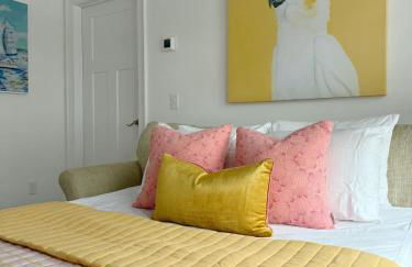 Sunny & Playful Carriage House in Downtown Savannah Stay Here and Walk Everywhere - Foto 17