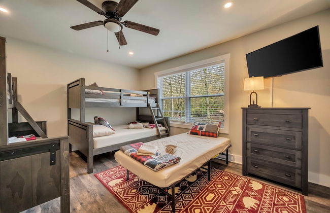 Bear Creek Bliss by Avantstay Sleeps 16 Game Room Deck Fire Pit - Photo 24