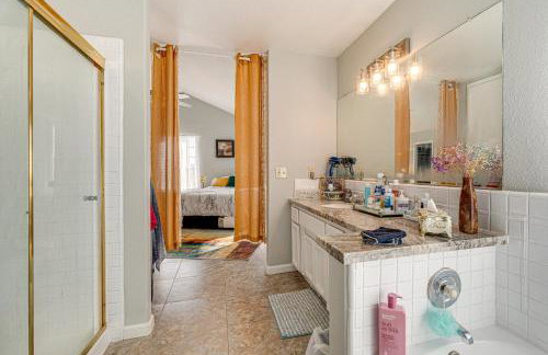 Water Views and Decks Spacious La Grange Retreat - Foto 14