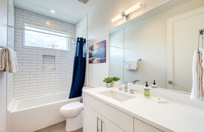 Contemporary Home Centrally Located Near Soco & DT - Foto 23