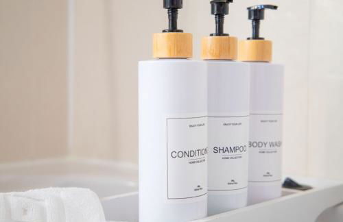 4x Bed Elegant Home with Parking - Photo 43