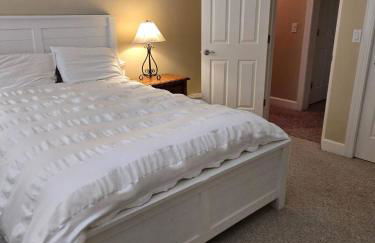 Spacious Eden Getaway w Hot Tub - Foto 15