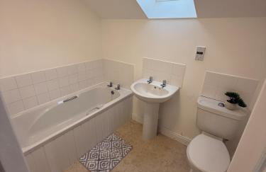 ResiLets - Berwick House - Large 4 Bed Townhouse - Contractor stays - Foto 9