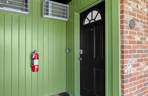 Renovated 1BR Upper Flat Modern King Suite - Foto 16