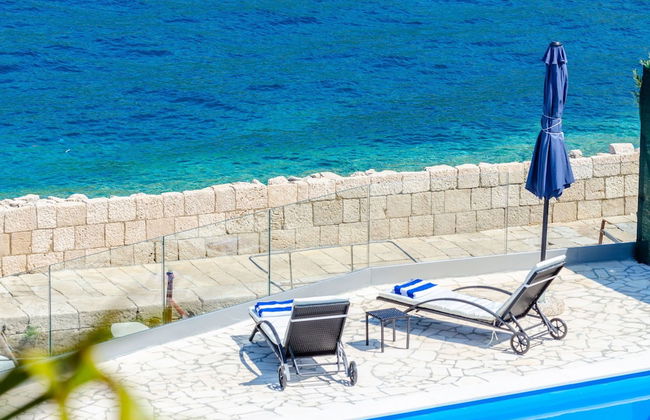 Beachfront Villa Gabriela with Pool - Foto 66