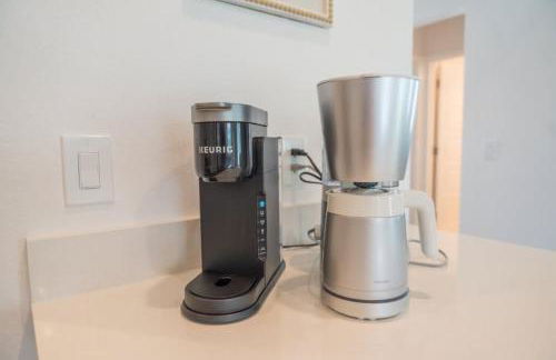 Brand New Designer Home - 5 minutes from East Port - Foto 23