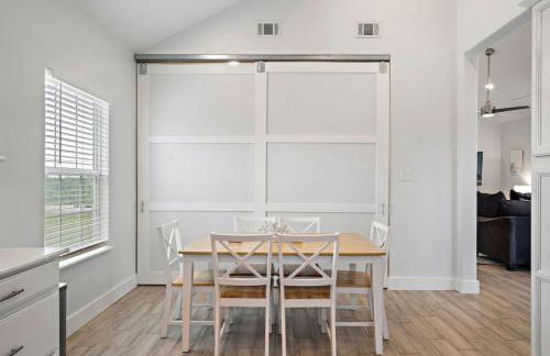 Gorgeous Home with Huge Private Pool and Game Room - Foto 19