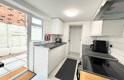 Entire 5 Bed New Home - Southampton Centre - 4BDRM - Foto 29