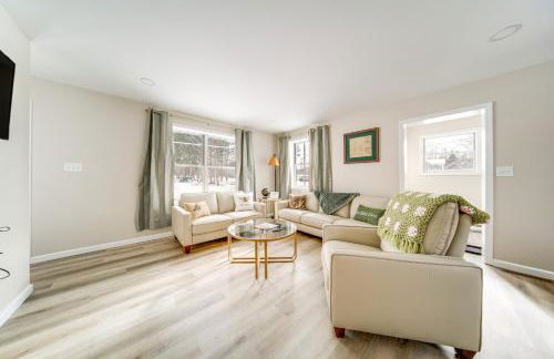 Walk to Lake Pet-Friendly Cottage in Jamestown! - Foto 5